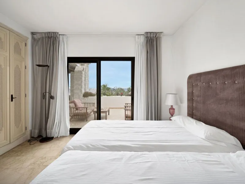 This luxurious penthouse, located on Marbella's prestigious Golden Mile in the Coral Beach complex, epitomizes beachfront living. The property features three spacious bedrooms and two elegant bathrooms, providing ample comfort and privacy. The highlight i