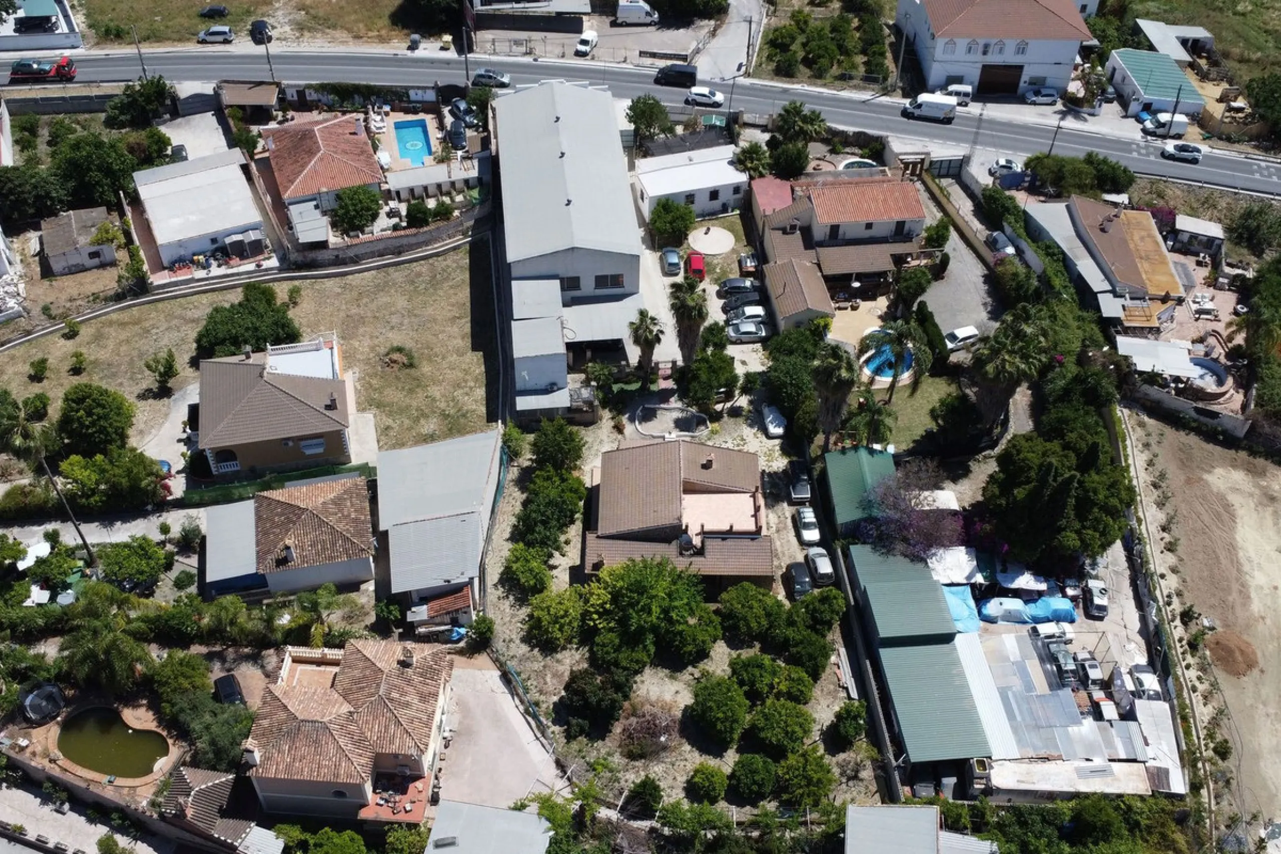 Commercial Warehouse with Residential Units in Alhaurín el Grande