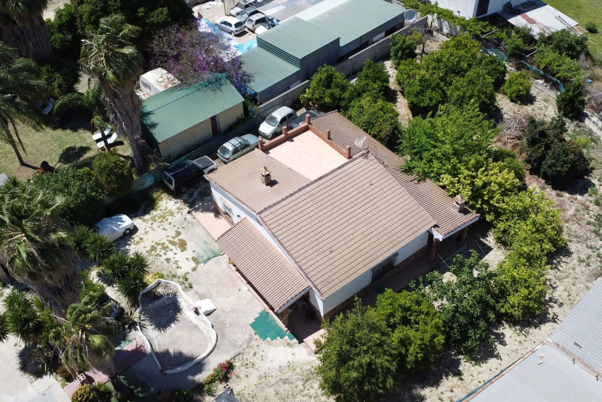 Commercial Warehouse with Residential Units in Alhaurín el Grande