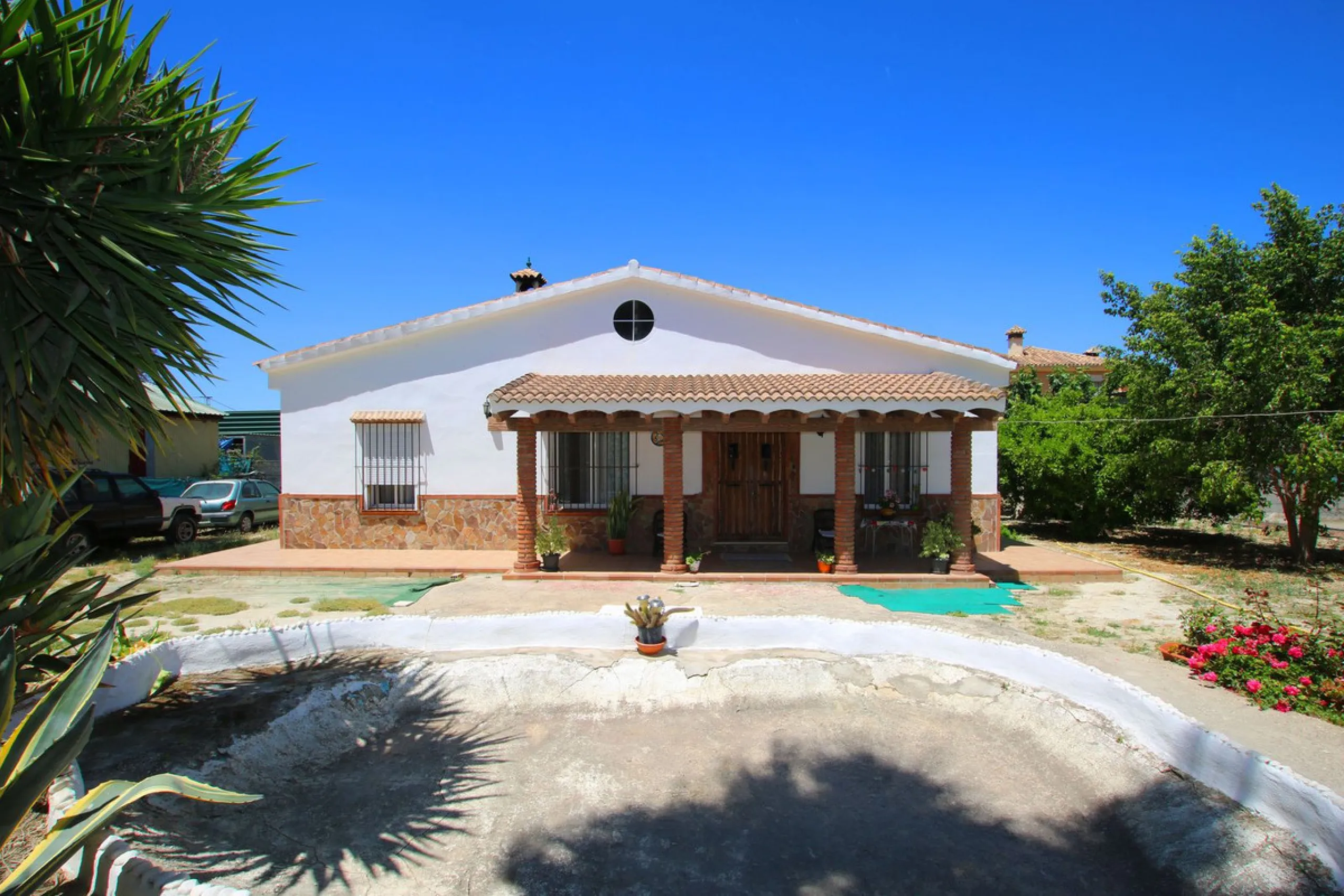Commercial Warehouse with Residential Units in Alhaurín el Grande
