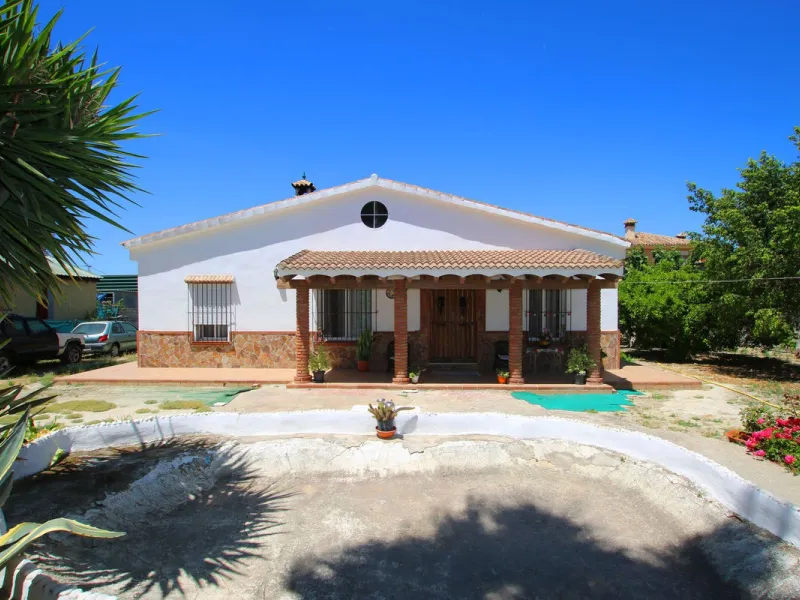 Commercial Warehouse with Residential Units in Alhaurín el Grande