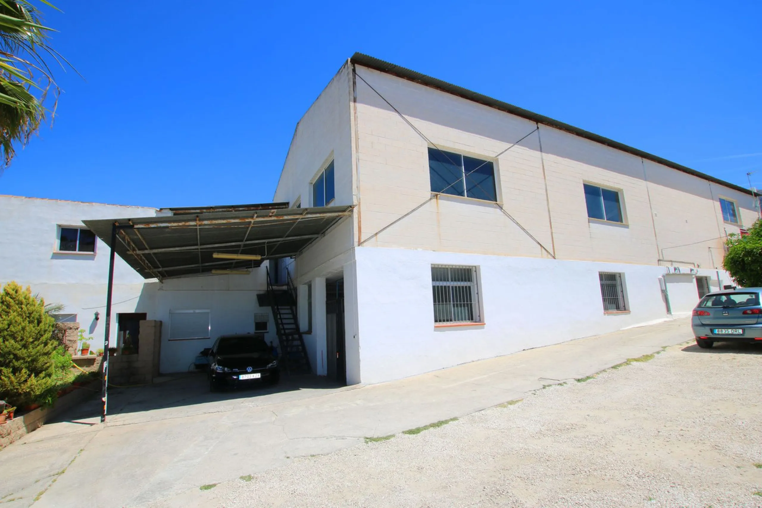 Commercial Warehouse with Residential Units in Alhaurín el Grande