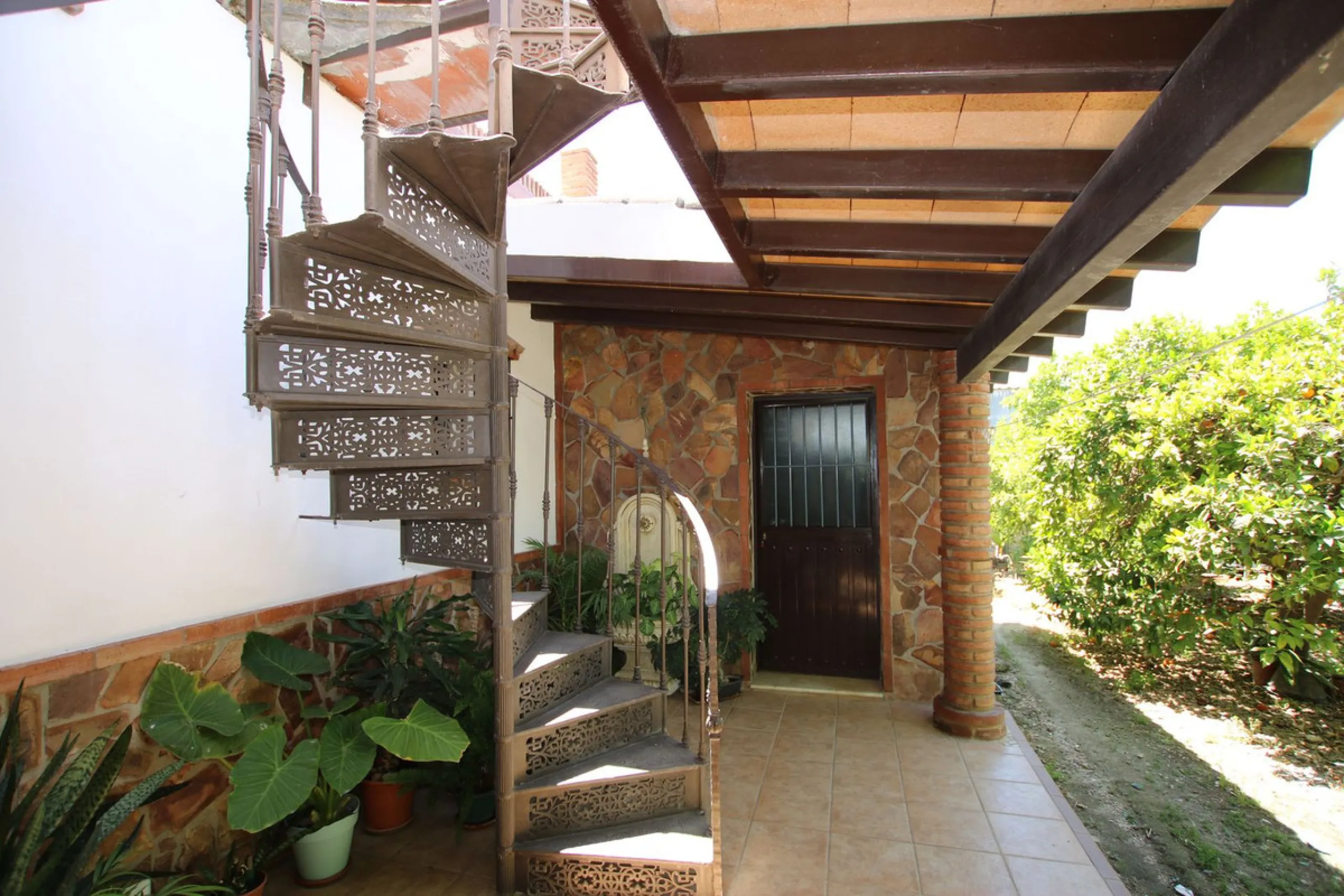 Commercial Warehouse with Residential Units in Alhaurín el Grande