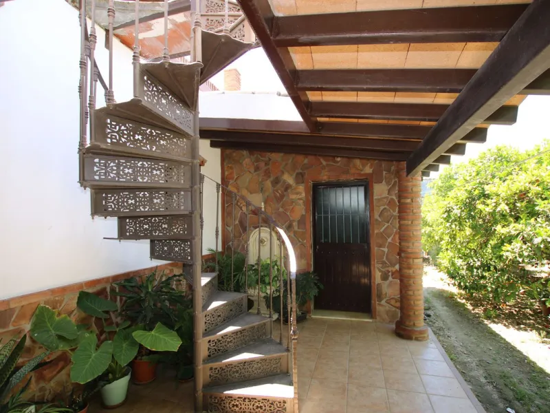 Commercial Warehouse with Residential Units in Alhaurín el Grande