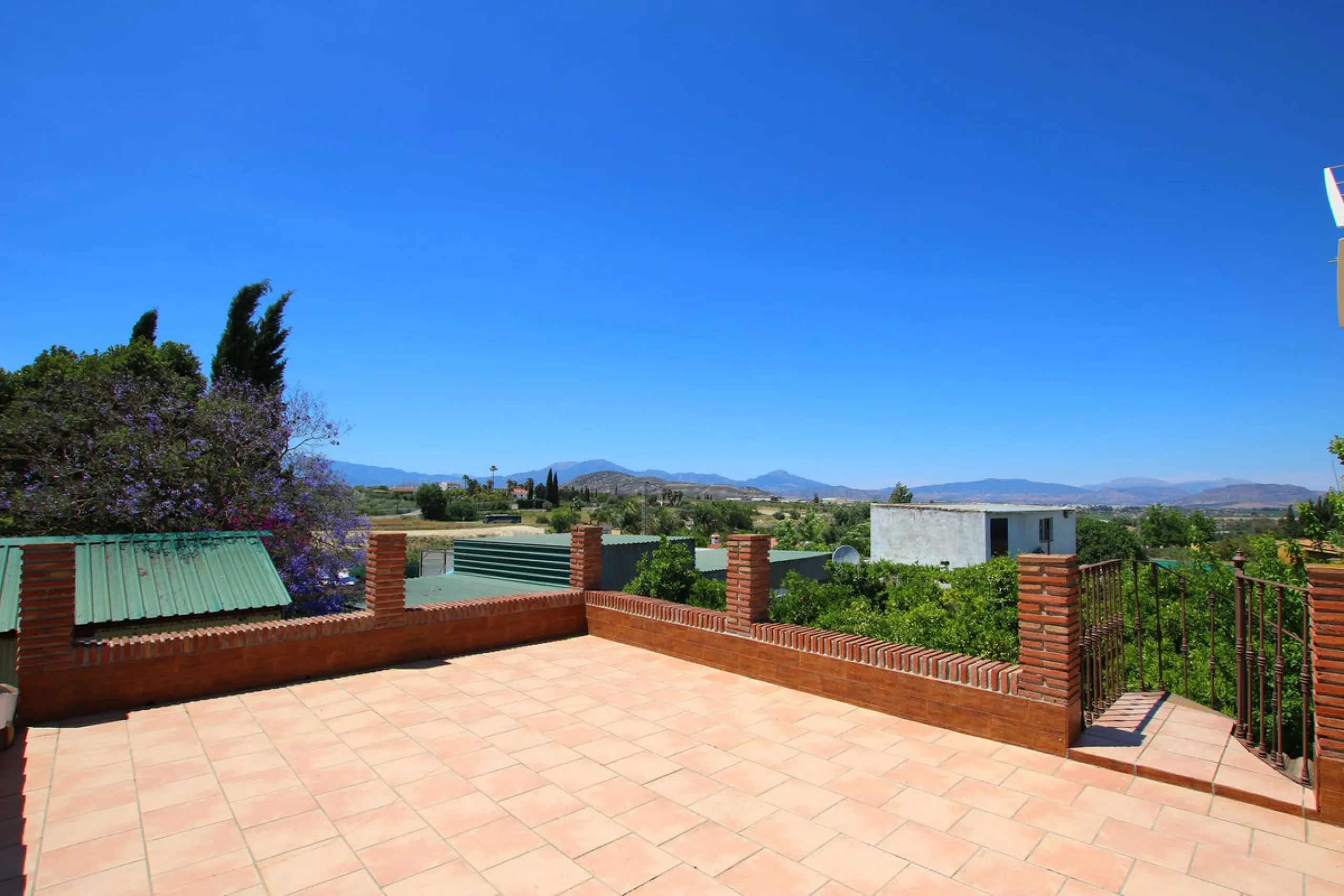Commercial Warehouse with Residential Units in Alhaurín el Grande