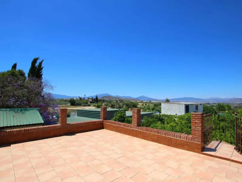Commercial Warehouse with Residential Units in Alhaurín el Grande