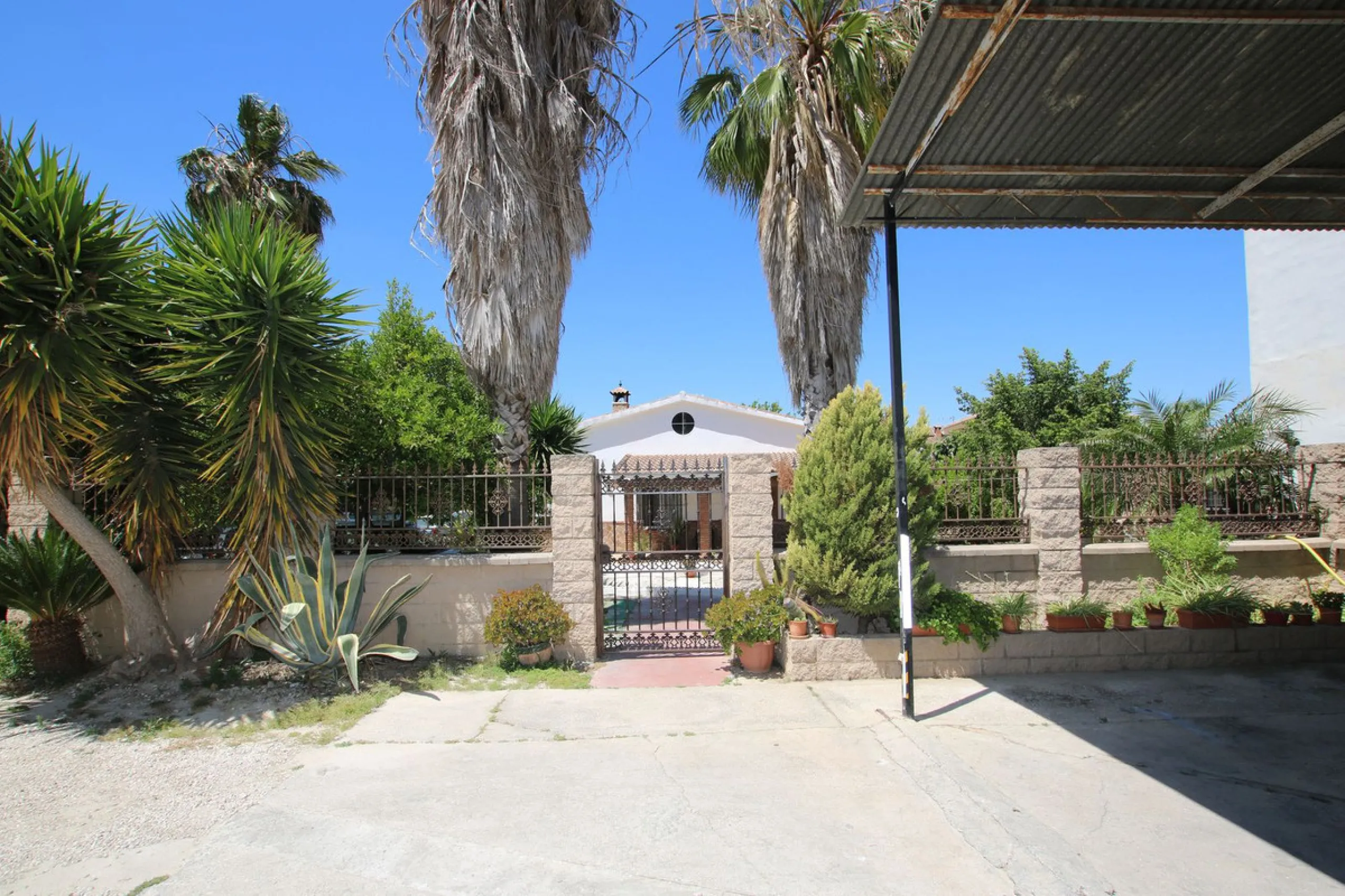 Commercial Warehouse with Residential Units in Alhaurín el Grande
