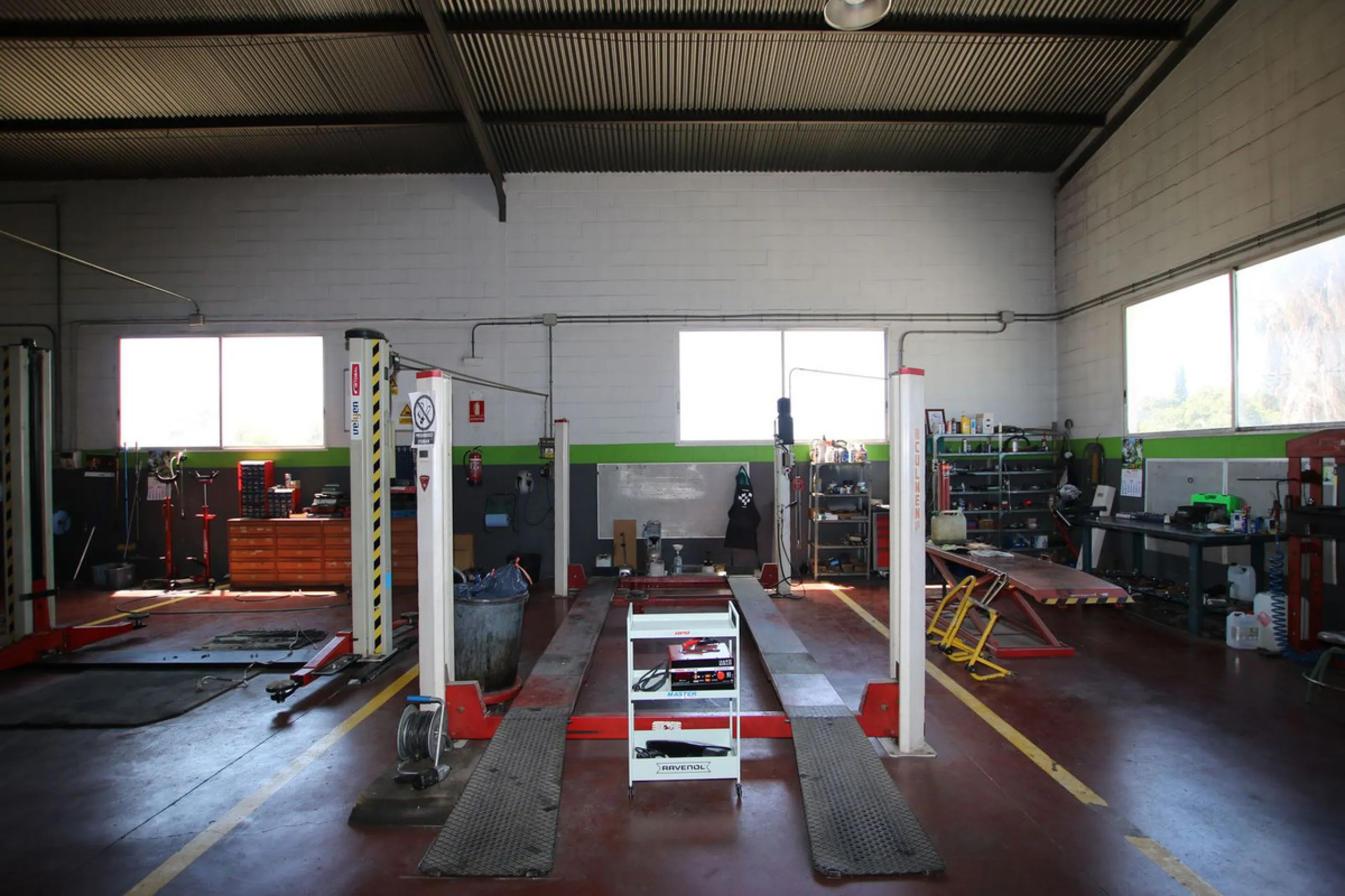 Commercial Warehouse with Residential Units in Alhaurín el Grande