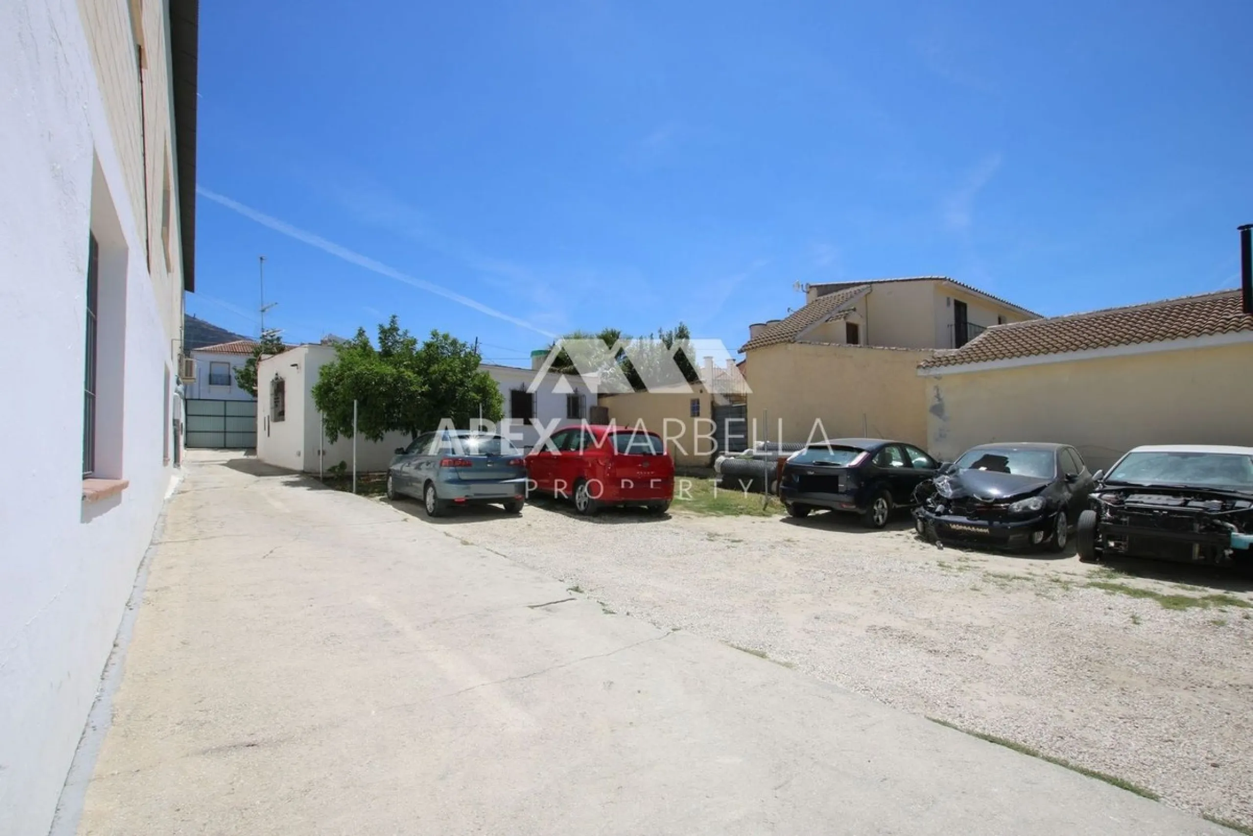 Commercial Warehouse with Residential Units in Alhaurín el Grande