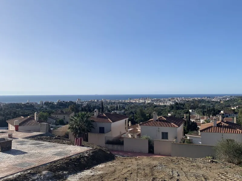 House - Detached Villa в продаже в Mijas, Málaga. В доме 3 спален и 2 ванных комнат. Площадь дома 150 м². Площадь участка 413 м²