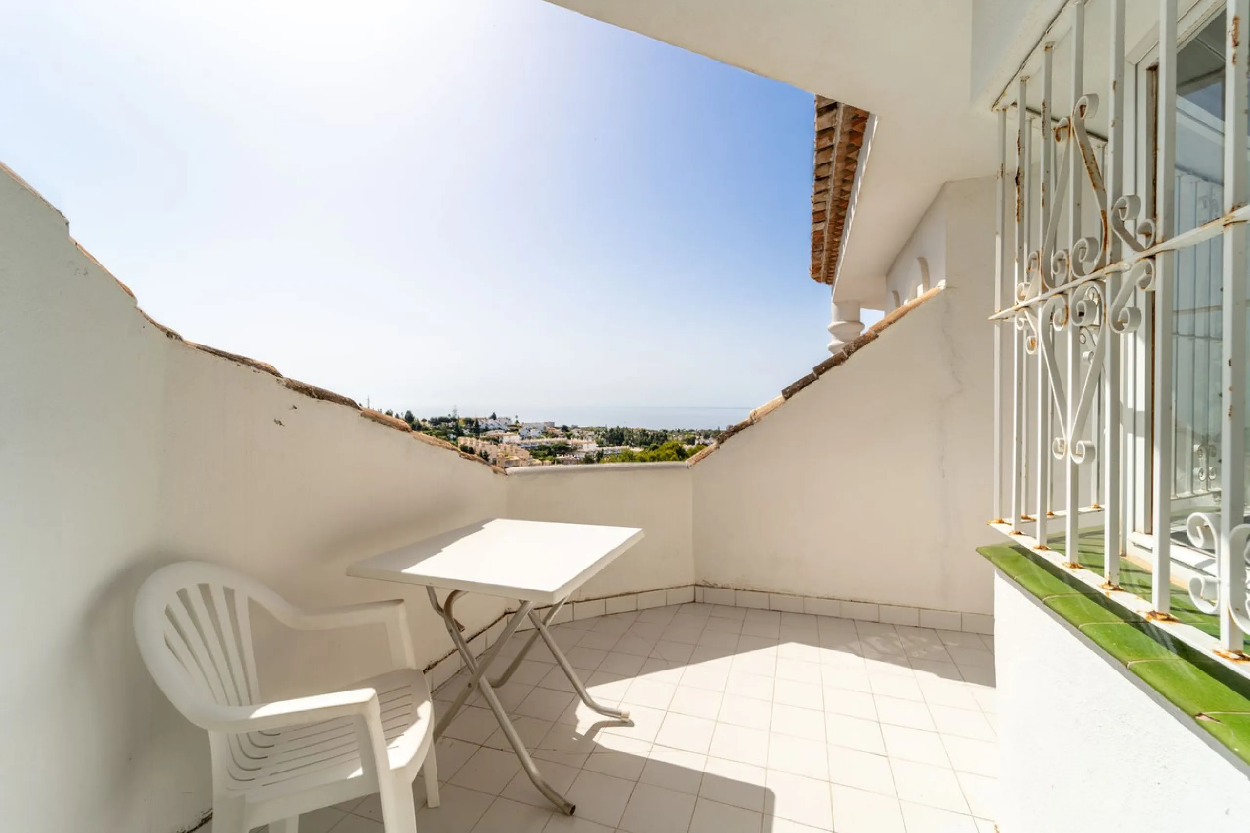 Stunning Penthouse in Calahonda with Unmatched Views