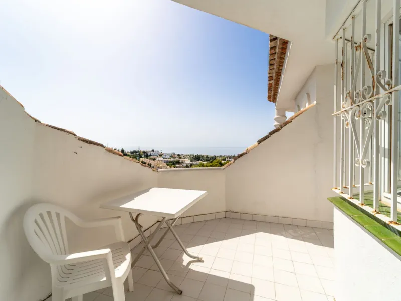 Stunning Penthouse in Calahonda with Unmatched Views