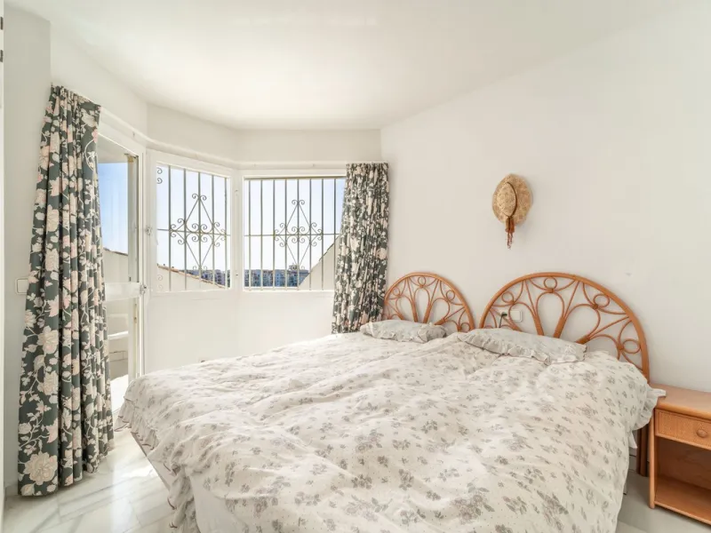 Stunning Penthouse in Calahonda with Unmatched Views