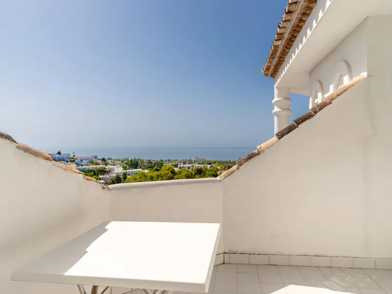Stunning Penthouse in Calahonda with Unmatched Views