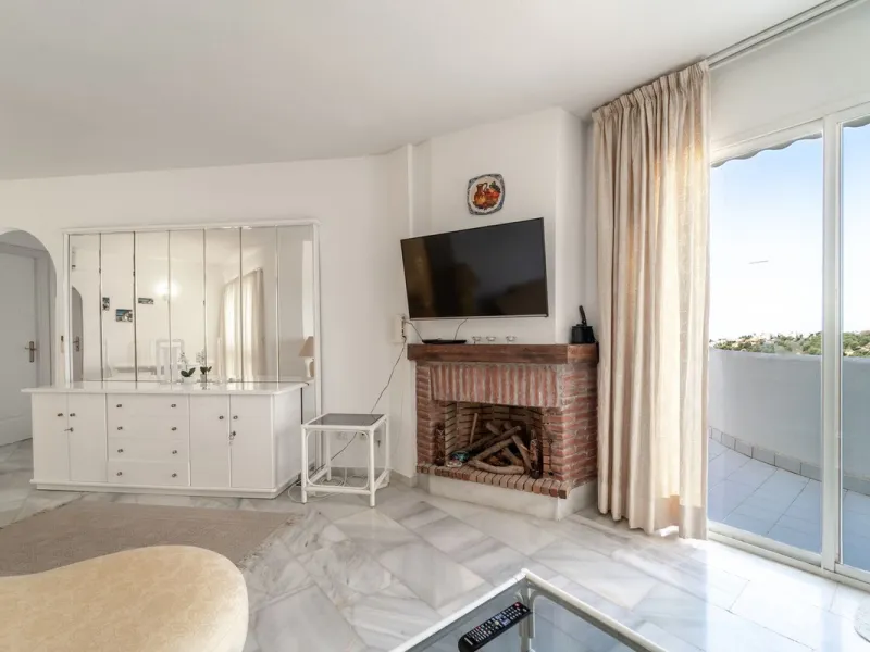 Stunning Penthouse in Calahonda with Unmatched Views