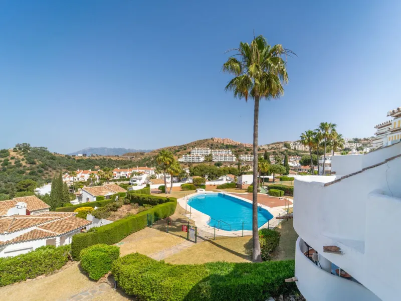 Stunning Penthouse in Calahonda with Unmatched Views