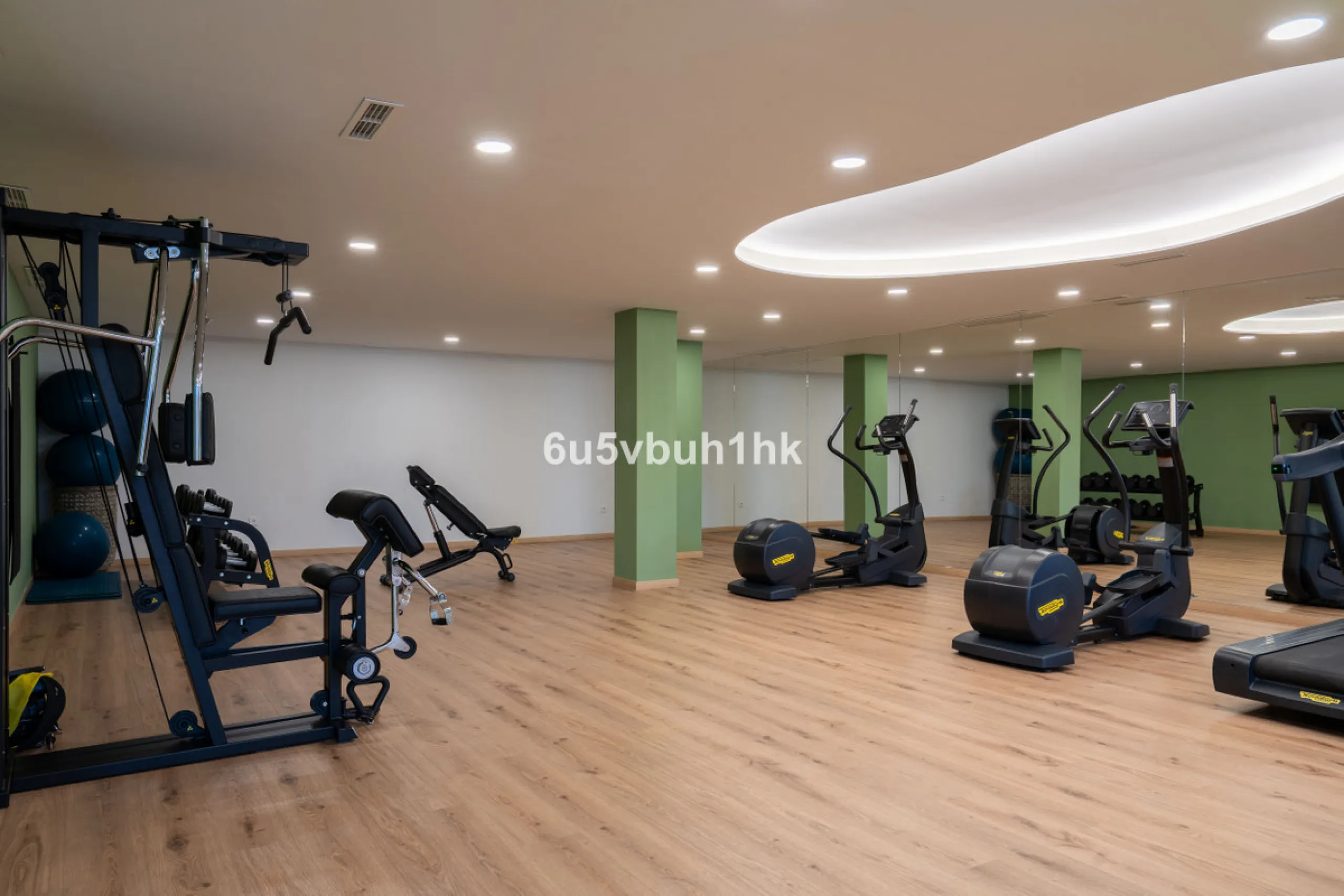 Nestled in the exclusive La Cala Nova Golf community, this brand-new, fully furnished two-bedroom, two-bathroom apartment offers breathtaking golf and mountain views. The spacious layout features a large open terrace and a sleek open kitchen, perfect for 