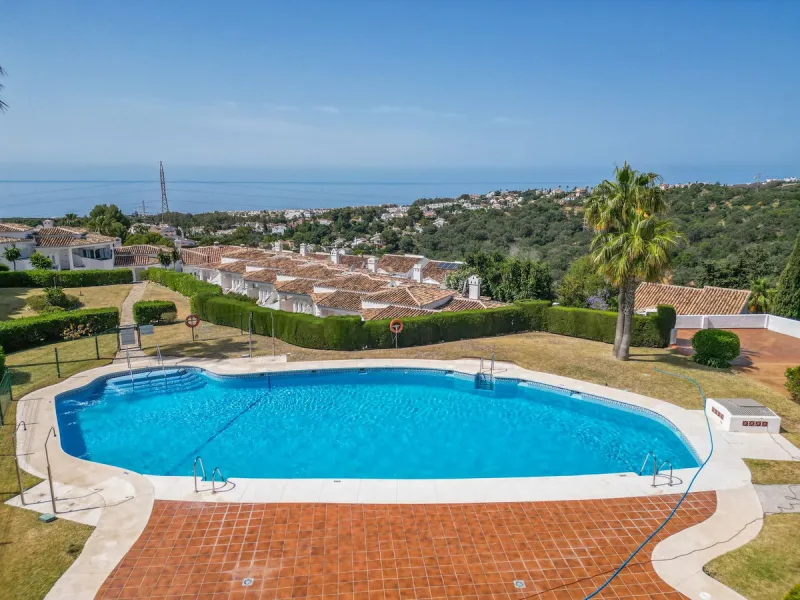 Stunning Penthouse in Calahonda with Unmatched Views