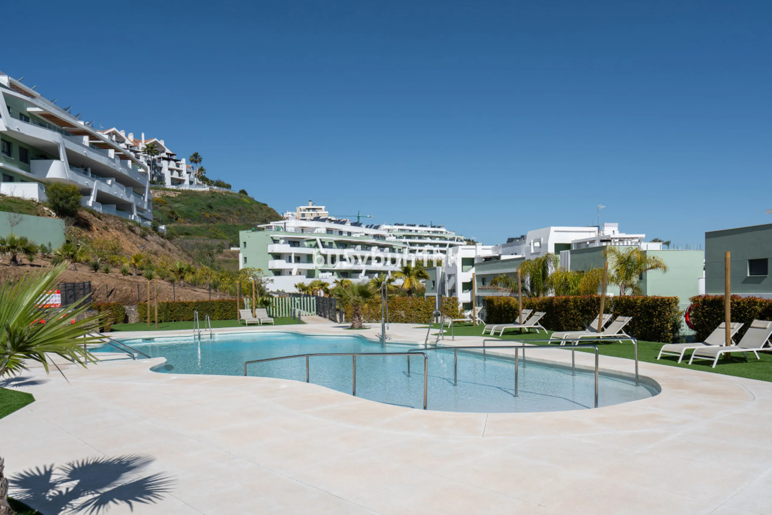 Nestled in the exclusive La Cala Nova Golf community, this brand-new, fully furnished two-bedroom, two-bathroom apartment offers breathtaking golf and mountain views. The spacious layout features a large open terrace and a sleek open kitchen, perfect for 