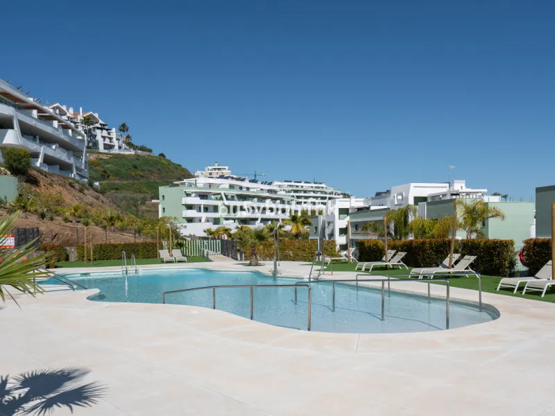 Nestled in the exclusive La Cala Nova Golf community, this brand-new, fully furnished two-bedroom, two-bathroom apartment offers breathtaking golf and mountain views. The spacious layout features a large open terrace and a sleek open kitchen, perfect for 