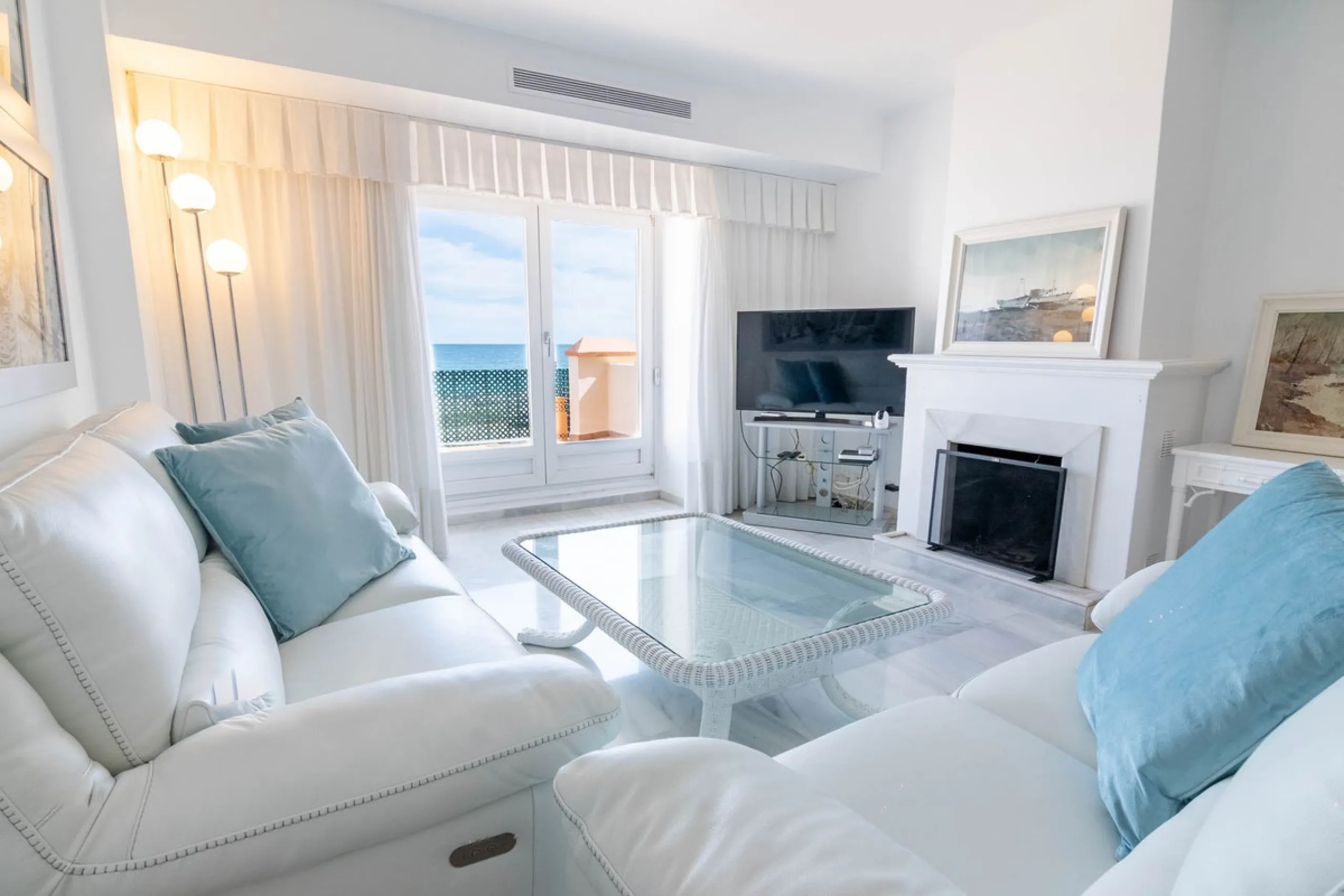 House - Townhouse в продаже в Estepona, Málaga. В доме 4 спален и 3 ванных комнат. Площадь дома 181 м²