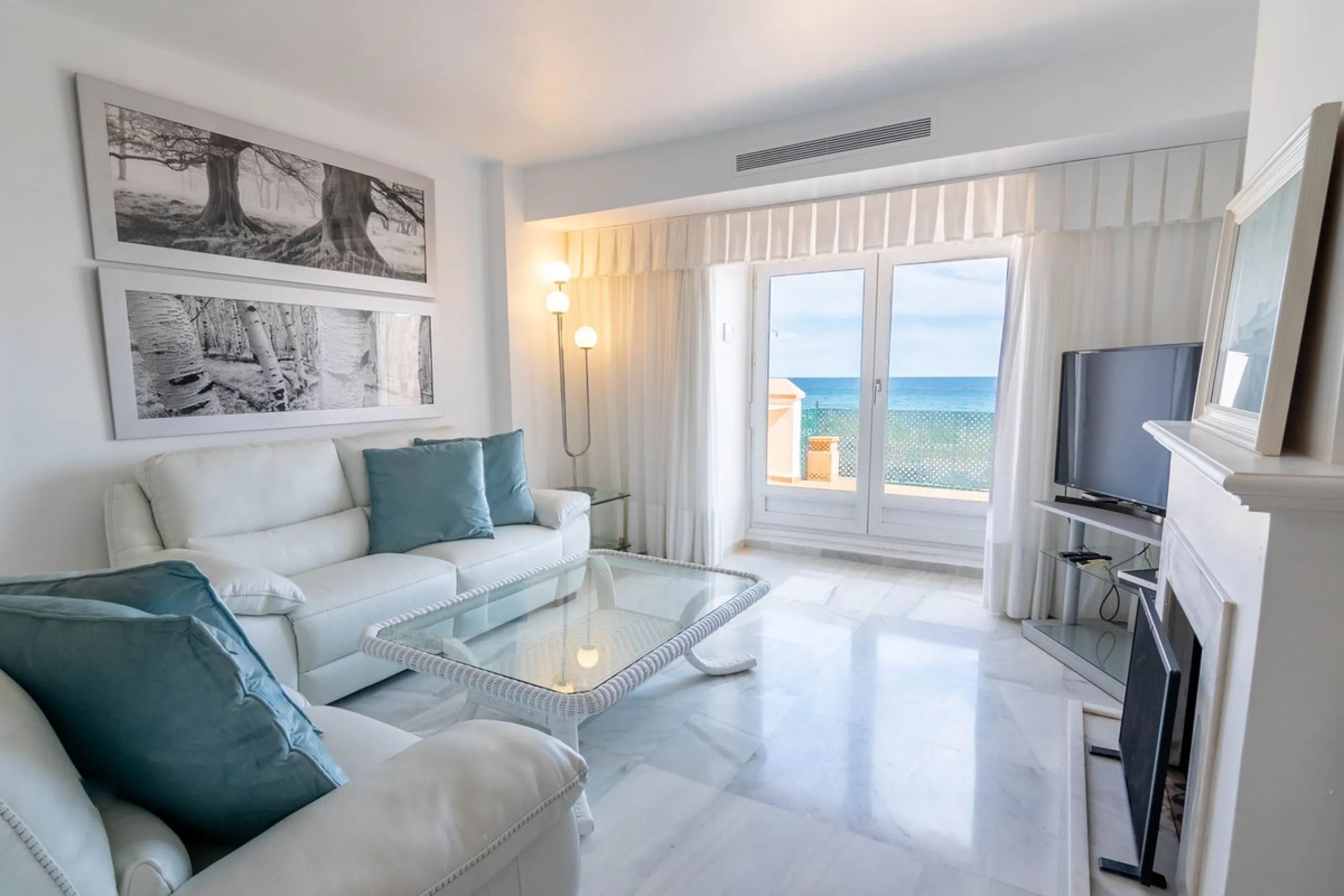House - Townhouse в продаже в Estepona, Málaga. В доме 4 спален и 3 ванных комнат. Площадь дома 181 м²
