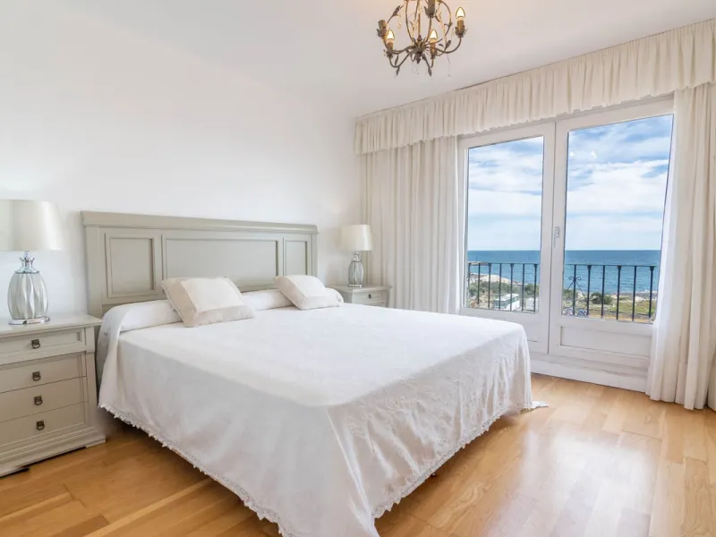 House - Townhouse в продаже в Estepona, Málaga. В доме 4 спален и 3 ванных комнат. Площадь дома 181 м²