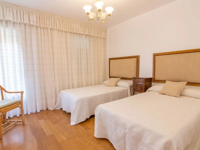 House - Townhouse в продаже в Estepona, Málaga. В доме 4 спален и 3 ванных комнат. Площадь дома 181 м²
