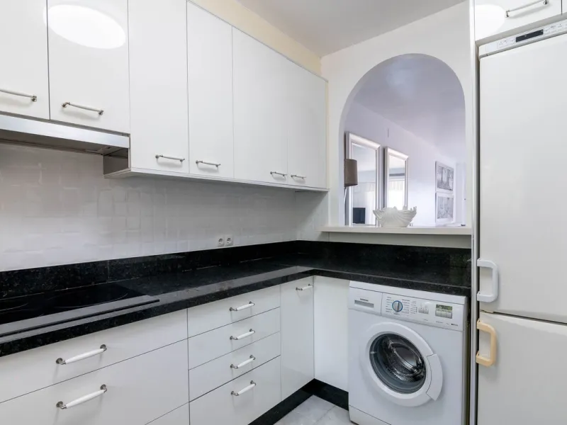 House - Townhouse в продаже в Estepona, Málaga. В доме 4 спален и 3 ванных комнат. Площадь дома 181 м²