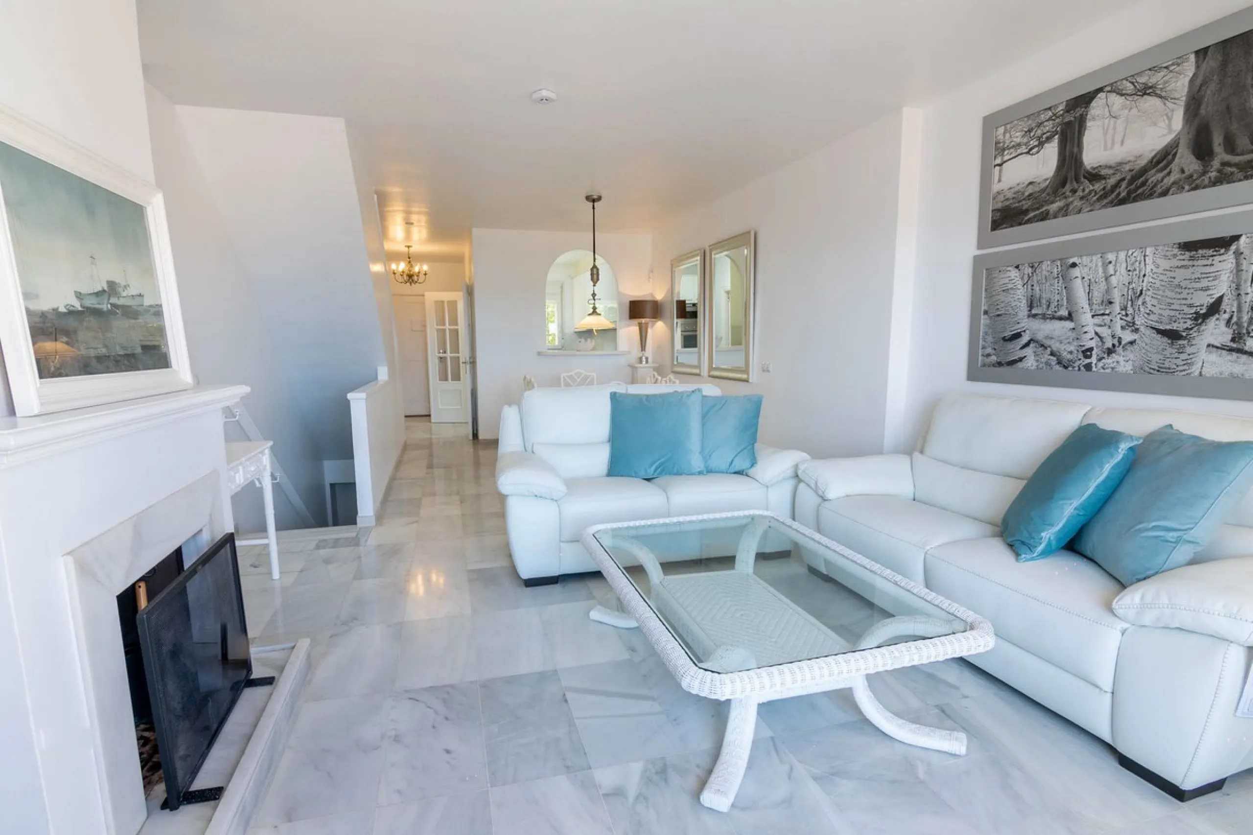 House - Townhouse в продаже в Estepona, Málaga. В доме 4 спален и 3 ванных комнат. Площадь дома 181 м²