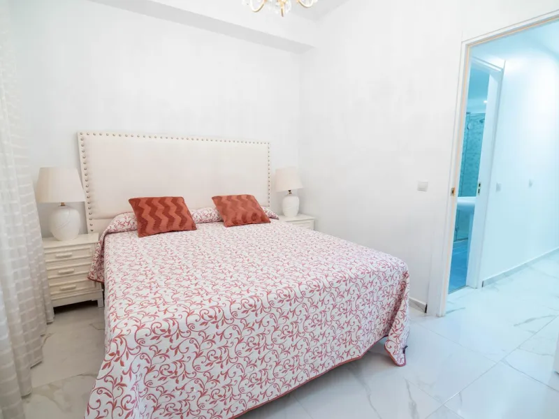 House - Townhouse в продаже в Estepona, Málaga. В доме 4 спален и 3 ванных комнат. Площадь дома 181 м²