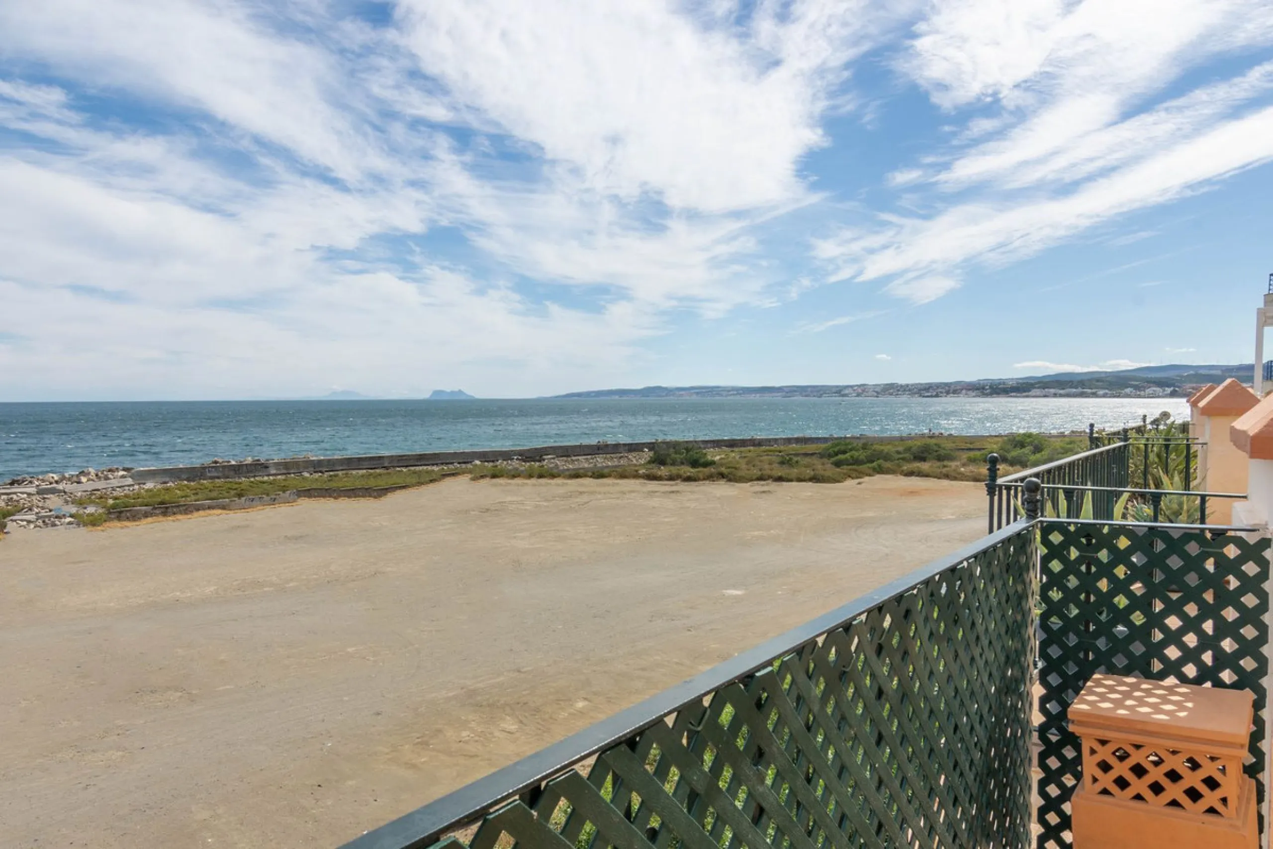 House - Townhouse в продаже в Estepona, Málaga. В доме 4 спален и 3 ванных комнат. Площадь дома 181 м²