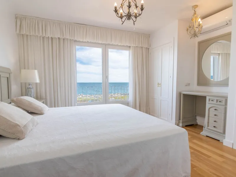House - Townhouse в продаже в Estepona, Málaga. В доме 4 спален и 3 ванных комнат. Площадь дома 181 м²