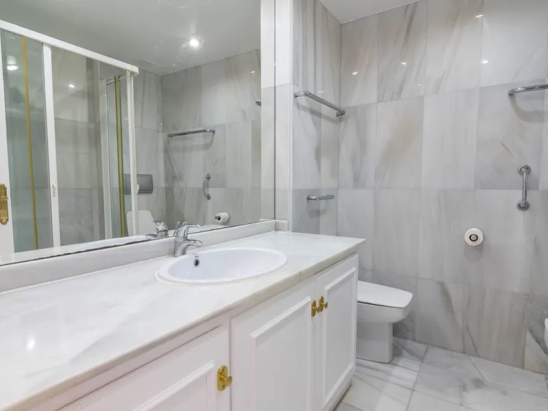 House - Townhouse в продаже в Estepona, Málaga. В доме 4 спален и 3 ванных комнат. Площадь дома 181 м²