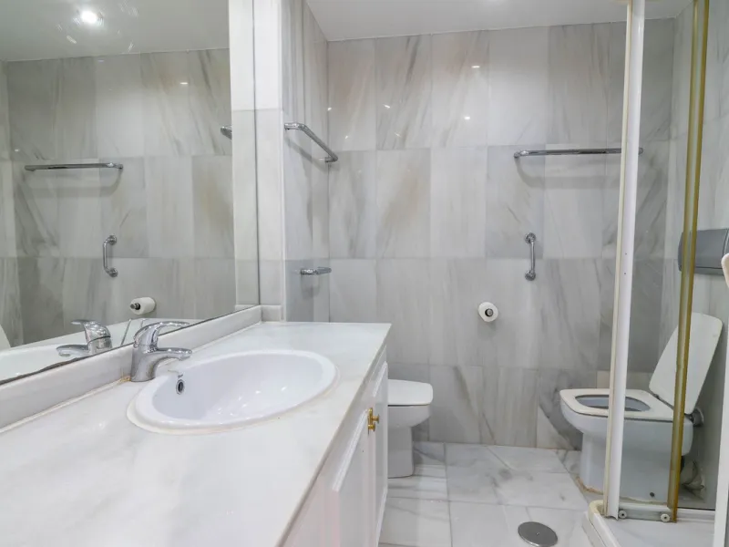 House - Townhouse в продаже в Estepona, Málaga. В доме 4 спален и 3 ванных комнат. Площадь дома 181 м²
