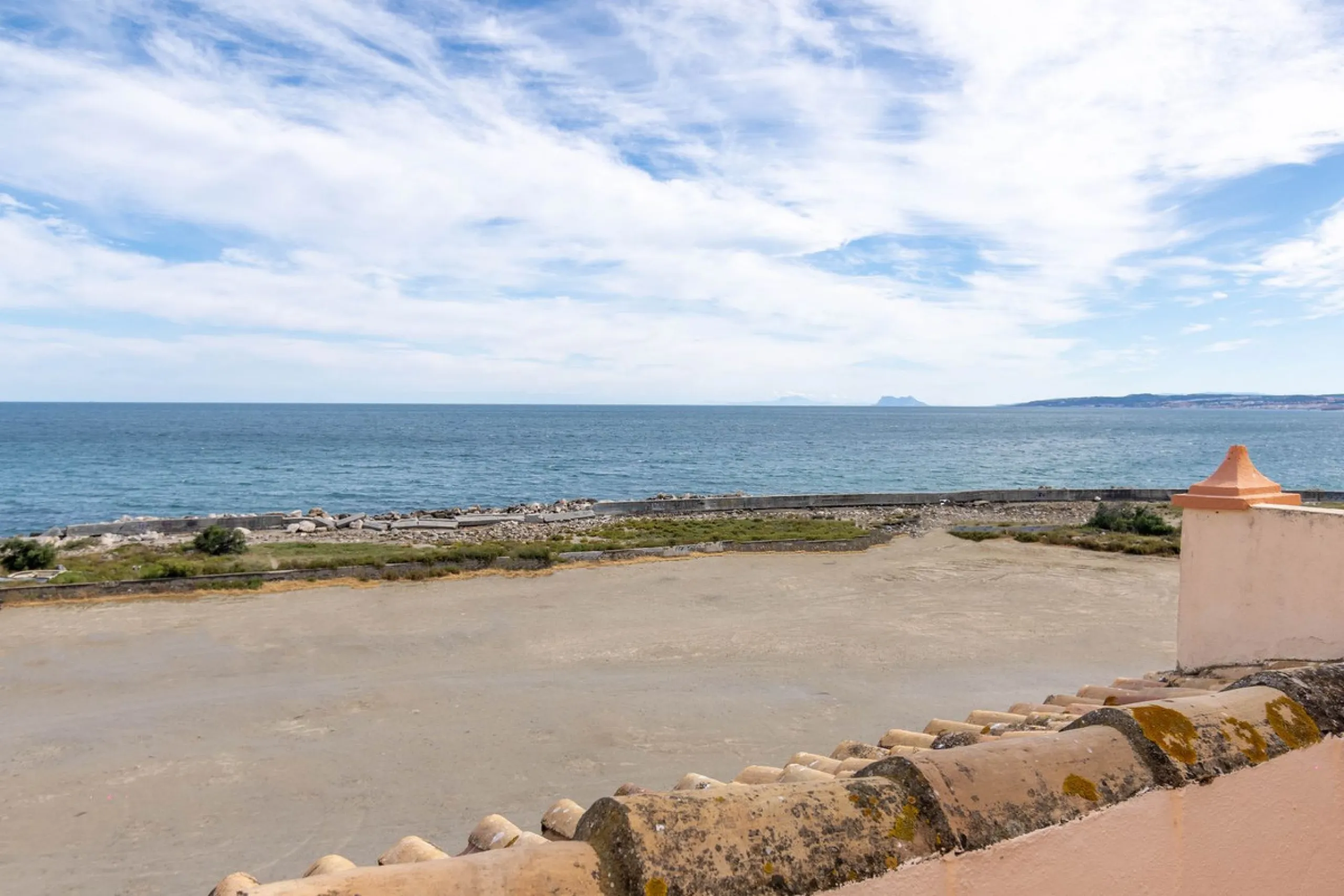 House - Townhouse в продаже в Estepona, Málaga. В доме 4 спален и 3 ванных комнат. Площадь дома 181 м²