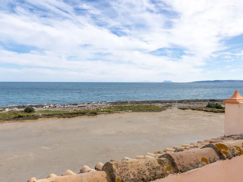 House - Townhouse в продаже в Estepona, Málaga. В доме 4 спален и 3 ванных комнат. Площадь дома 181 м²
