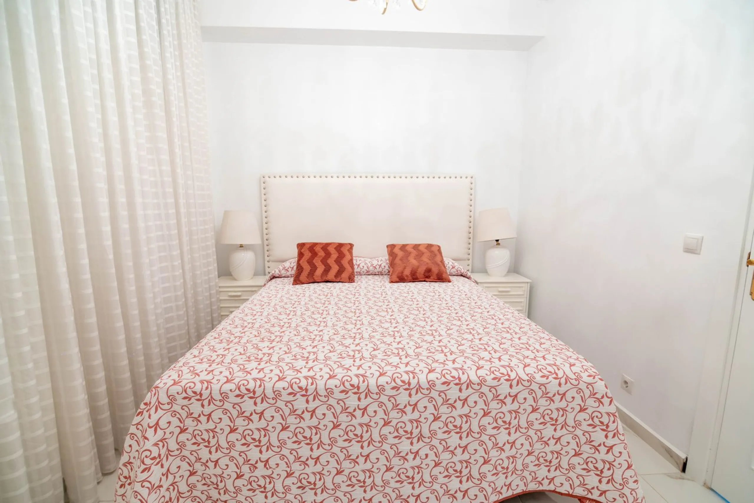 House - Townhouse в продаже в Estepona, Málaga. В доме 4 спален и 3 ванных комнат. Площадь дома 181 м²