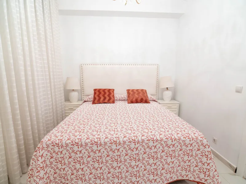 House - Townhouse в продаже в Estepona, Málaga. В доме 4 спален и 3 ванных комнат. Площадь дома 181 м²