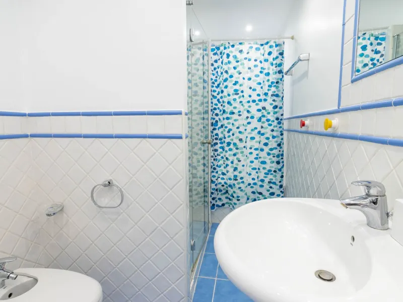House - Townhouse в продаже в Estepona, Málaga. В доме 4 спален и 3 ванных комнат. Площадь дома 181 м²
