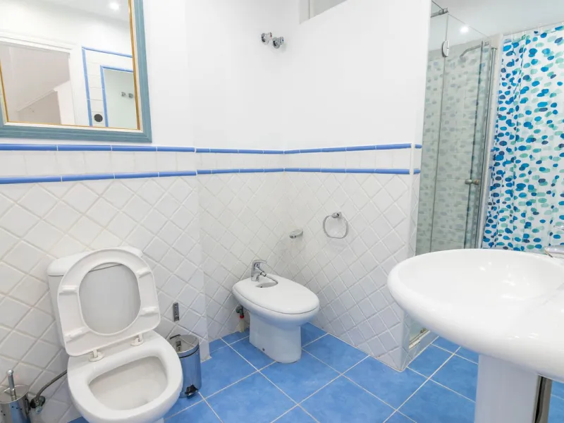 House - Townhouse в продаже в Estepona, Málaga. В доме 4 спален и 3 ванных комнат. Площадь дома 181 м²