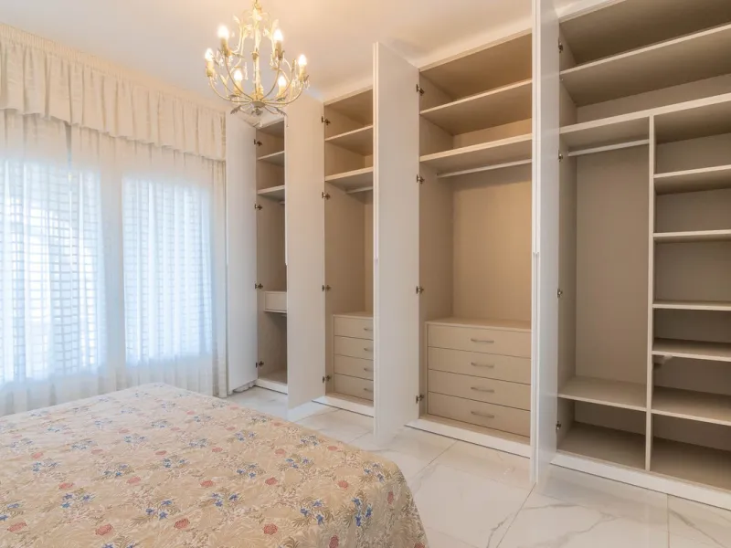 House - Townhouse в продаже в Estepona, Málaga. В доме 4 спален и 3 ванных комнат. Площадь дома 181 м²