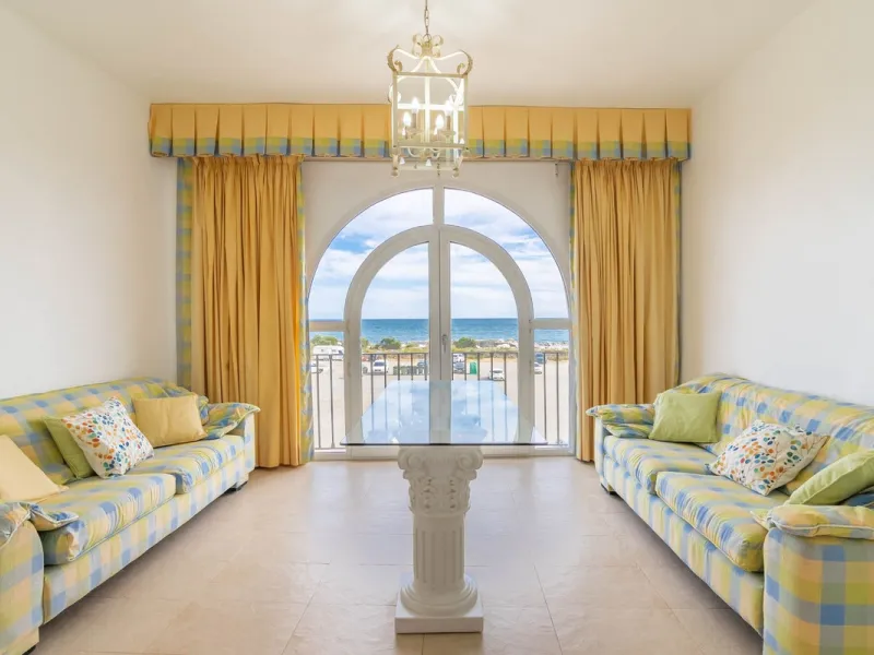 House - Townhouse в продаже в Estepona, Málaga. В доме 4 спален и 3 ванных комнат. Площадь дома 181 м²