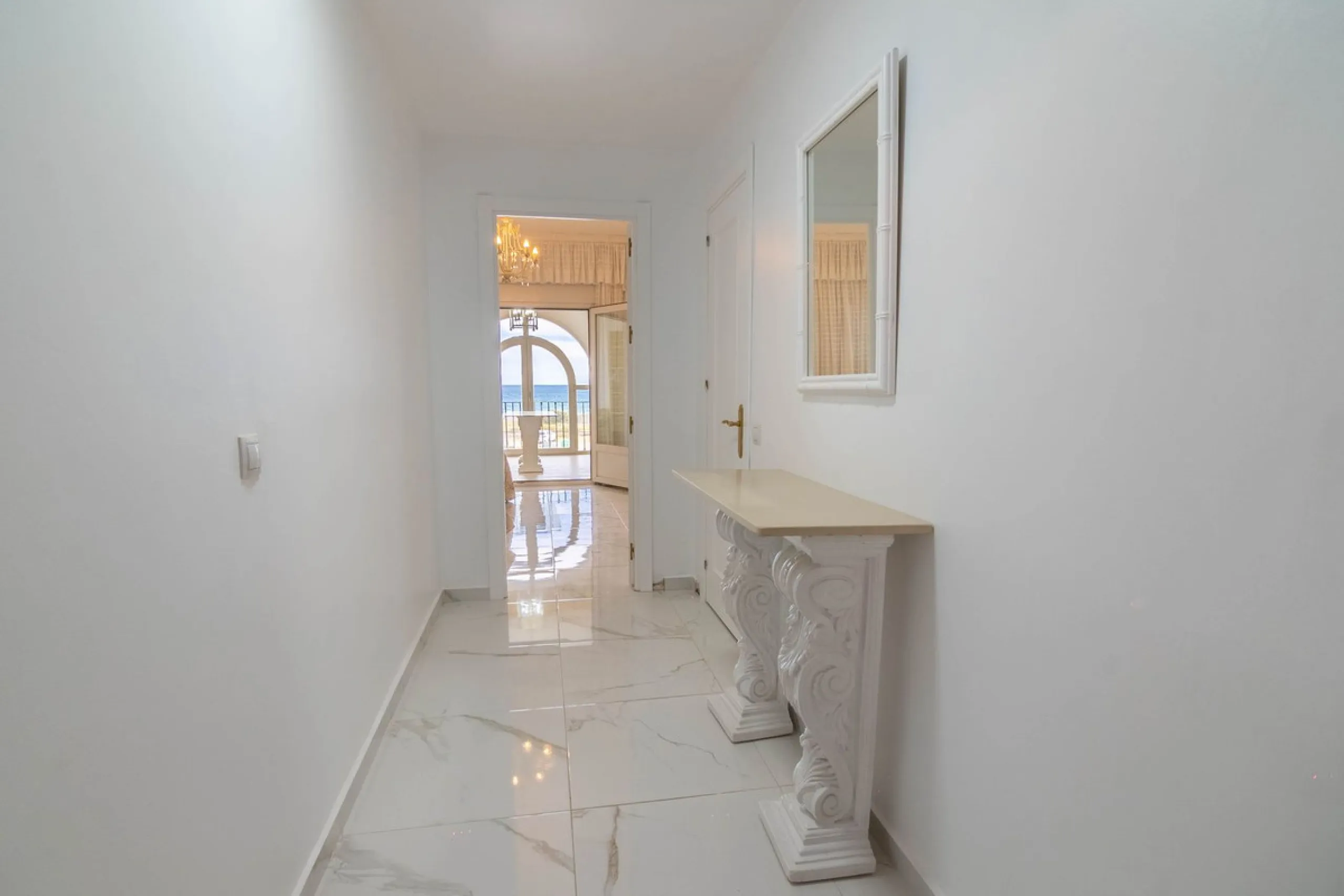 House - Townhouse в продаже в Estepona, Málaga. В доме 4 спален и 3 ванных комнат. Площадь дома 181 м²