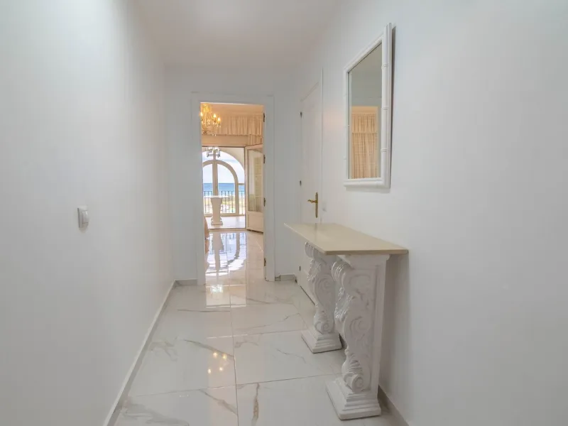 House - Townhouse в продаже в Estepona, Málaga. В доме 4 спален и 3 ванных комнат. Площадь дома 181 м²