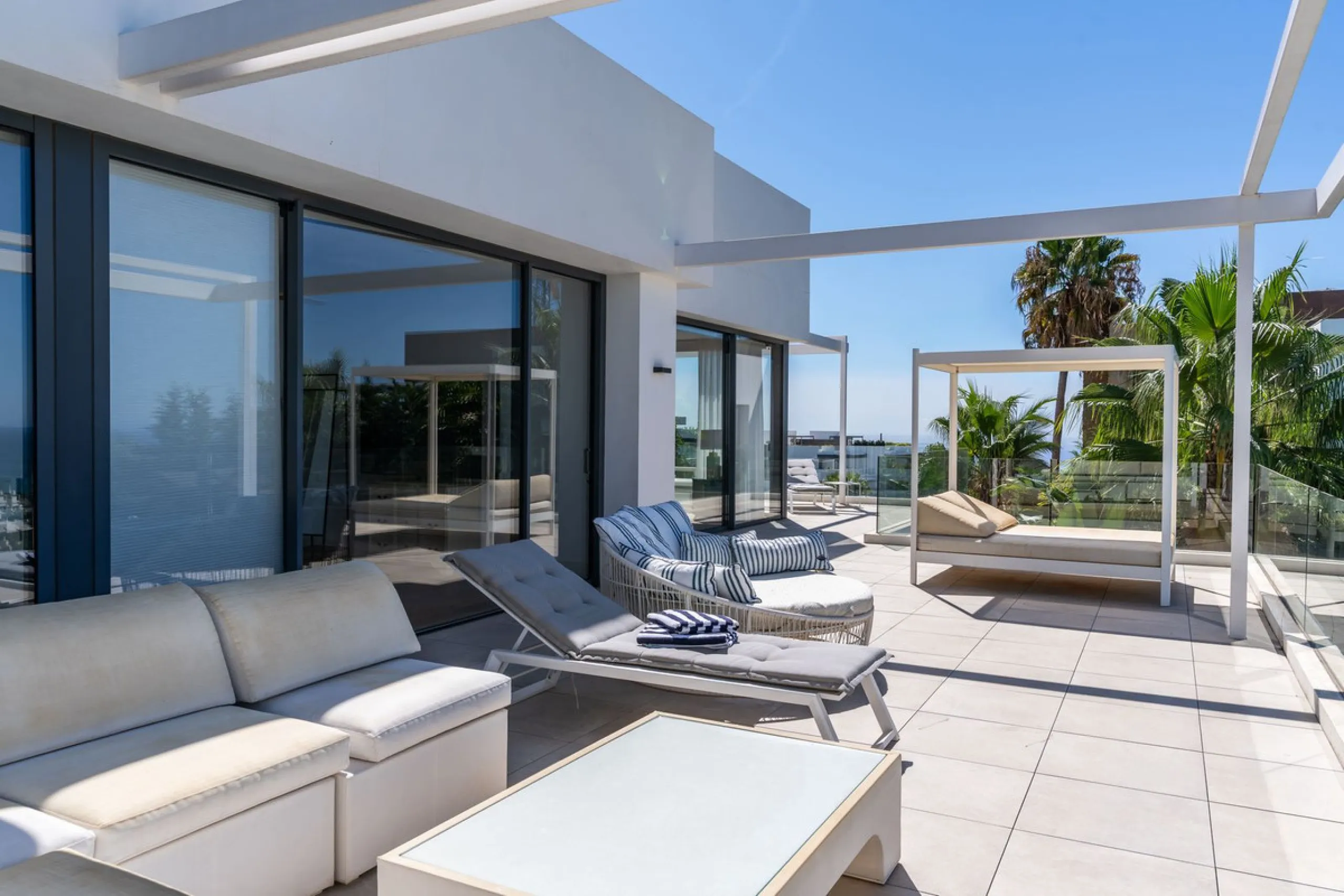 This exceptional luxury villa is situated in the prestigious area of Cabopino, Marbella East, offering a prime front line golf location with captivating views of both the sea and lush fairways. Designed to the highest standards, the property spans a gener