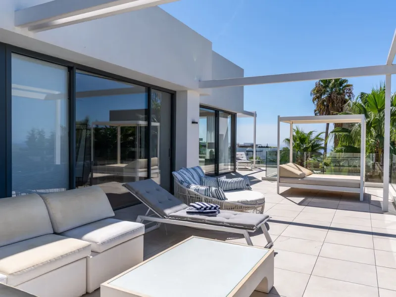 This exceptional luxury villa is situated in the prestigious area of Cabopino, Marbella East, offering a prime front line golf location with captivating views of both the sea and lush fairways. Designed to the highest standards, the property spans a gener