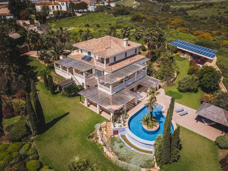 EXCEPTIONAL OPPORTUNITY – Luxurious Country Villa with Sea Views, 7 En-Suite Bedrooms, Gym, Sauna & Remarkable Sustainability Features Just Minutes from Estepona