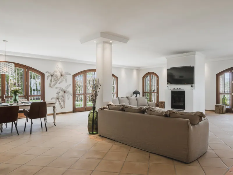 EXCEPTIONAL OPPORTUNITY – Luxurious Country Villa with Sea Views, 7 En-Suite Bedrooms, Gym, Sauna & Remarkable Sustainability Features Just Minutes from Estepona