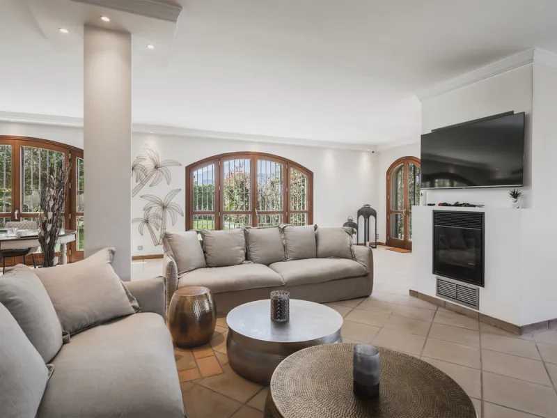 EXCEPTIONAL OPPORTUNITY – Luxurious Country Villa with Sea Views, 7 En-Suite Bedrooms, Gym, Sauna & Remarkable Sustainability Features Just Minutes from Estepona